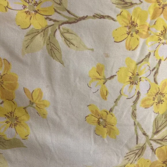 Vintage Handmade Yellow Floral Tablecloth Crochet Edge Fringe 64" Round Spring - Picture 6 of 9